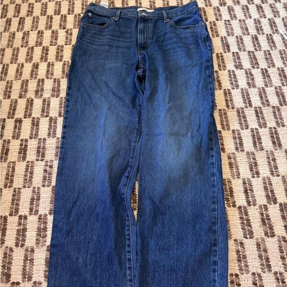 Levi's Women's Relaxed Blue Jeans - Picture 1 of 4